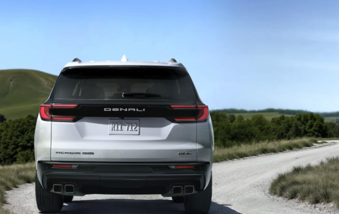 GMC 아카디아 드날리 얼티밋 공개 압도하는 포스의 준대형 SUV