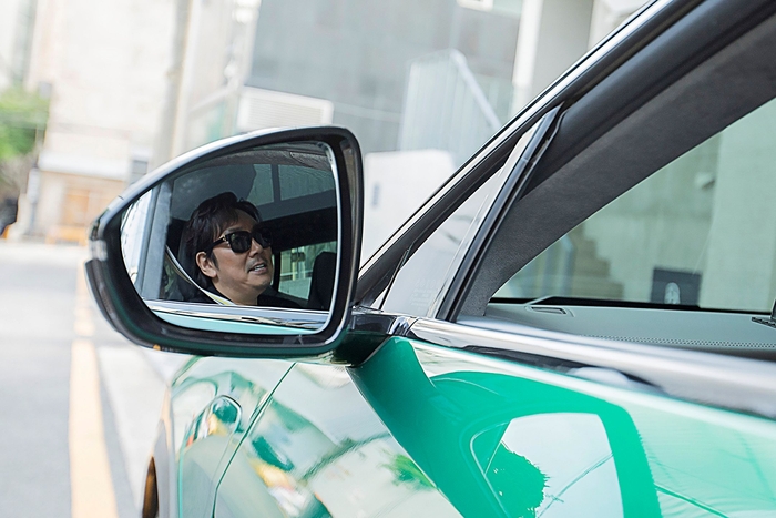 조진웅과 엘레트라. 사진 | 로터스자동차코리아