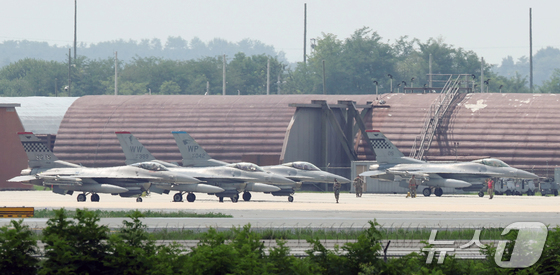F-16 jets prepare for takeoff at Osan Air Base as the Ulchi Freedom Shield 2025 exercise begins, Aug. 18, 2025. / News1