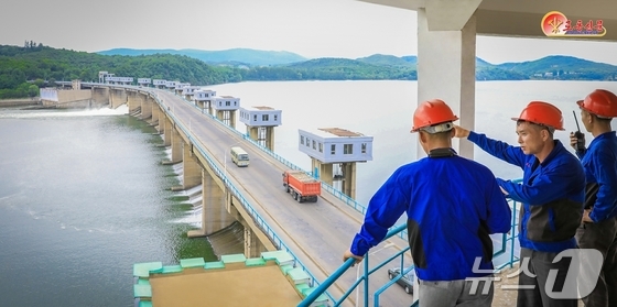 Mirim Canal Operations Office in North Korea / Rodong Sinmun