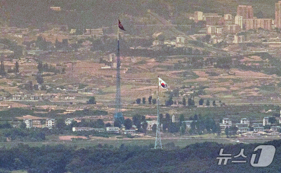 The North Korean flag and South Korean flag fly side by side in the villages of Kijong-dong and Daeseong-dong in the Demilitarized Zone (DMZ), as seen from the border area in Paju, Gyeonggi Province. 2024.6.6 / News1