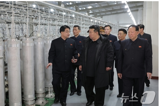 North Korean leader Kim Jong Un inspecting a nuclear material production facility and nuclear weapons research center / Rodong Sinmun