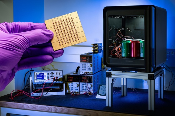 Nano-film Peltier device and high-performance Peltier refrigerator developed by Samsung Electronics and Johns Hopkins University research team (Provided by Samsung Electronics). 2025.08.24