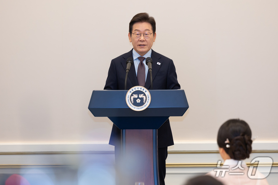 President Lee Jae-myung speaks at the President\'s Invitation, Dinner with the Diplomatic Corps, held at the State Guest House on August 15. 2025.8.16 / News1
