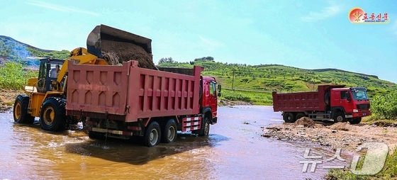 On July 31, the North Korean Workers\' Party newspaper Rodong Sinmun reported that the city of Jeongju is persistently pushing forward with river cleanup efforts / Rodong Sinmun