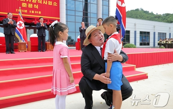 Rodong Sinmun reported that Kim Jong Un attended the August 30 inauguration of a new fish farming facility in Rakwon County/ Rodong Sinmun