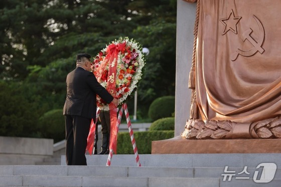 The Workers\' Party\'s official newspaper, Rodong Sinmun, reported on August 16 that Kim visited the Liberation Monument the previous day to commemorate the 80th anniversary of national liberation / Rodong Sinmun