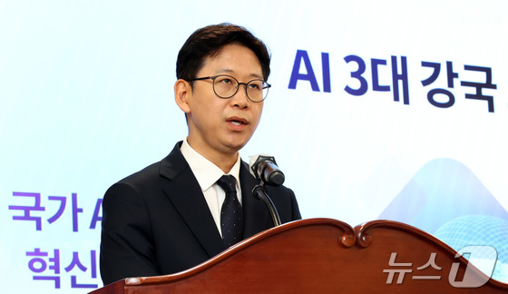 Science and ICT Minister Bae Kyung-hoon delivers his inaugural speech at the inauguration ceremony held at the Ministry of Science and ICT\'s auditorium in the Government Complex Sejong on July 17. 2025.7.17 / News1