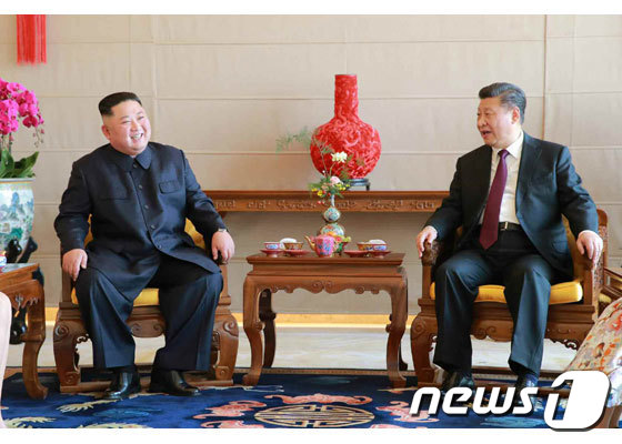 Kim Jong Un with Chinese President Xi Jinping (2019.10) / News1
