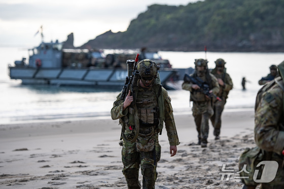 During Talisman Sabre training, Australian landing forces are using Australian LCMs to land on the coast. 2025.7.28 / News1