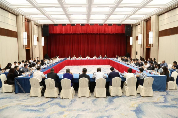 중국 상무부가 현대차 등 주요 외자 기업 30곳 대표들을 불러 중국 내 연구·개발 강화를 강조했다. 사진은 지난 19일 중국 광저우에서 진행된 상무부 주재 회의 모습. /사진=중국 상무부 홈페이지 