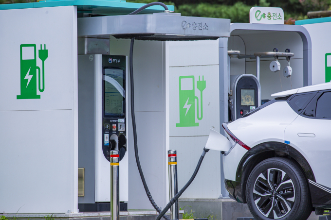 폭염 속에서 전기차를 주행하려면 운전자는 많은 대비를 해야 한다. /사진=클립아트코리아