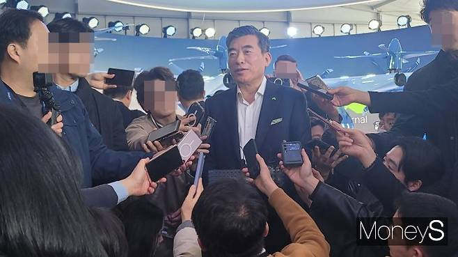 현대차그룹의 AAM 전략을 지휘했던 신재원 사장이 고문으로 위촉됐다. 사진은 지난해 미국 라스베이거스에서 열린 CES 2024에서 신 사장이 취재진에게 가장 안전하고 혁신적인 AAM을 개발하겠다는 포부를 드러내던 모습. /사진=김창성 기자