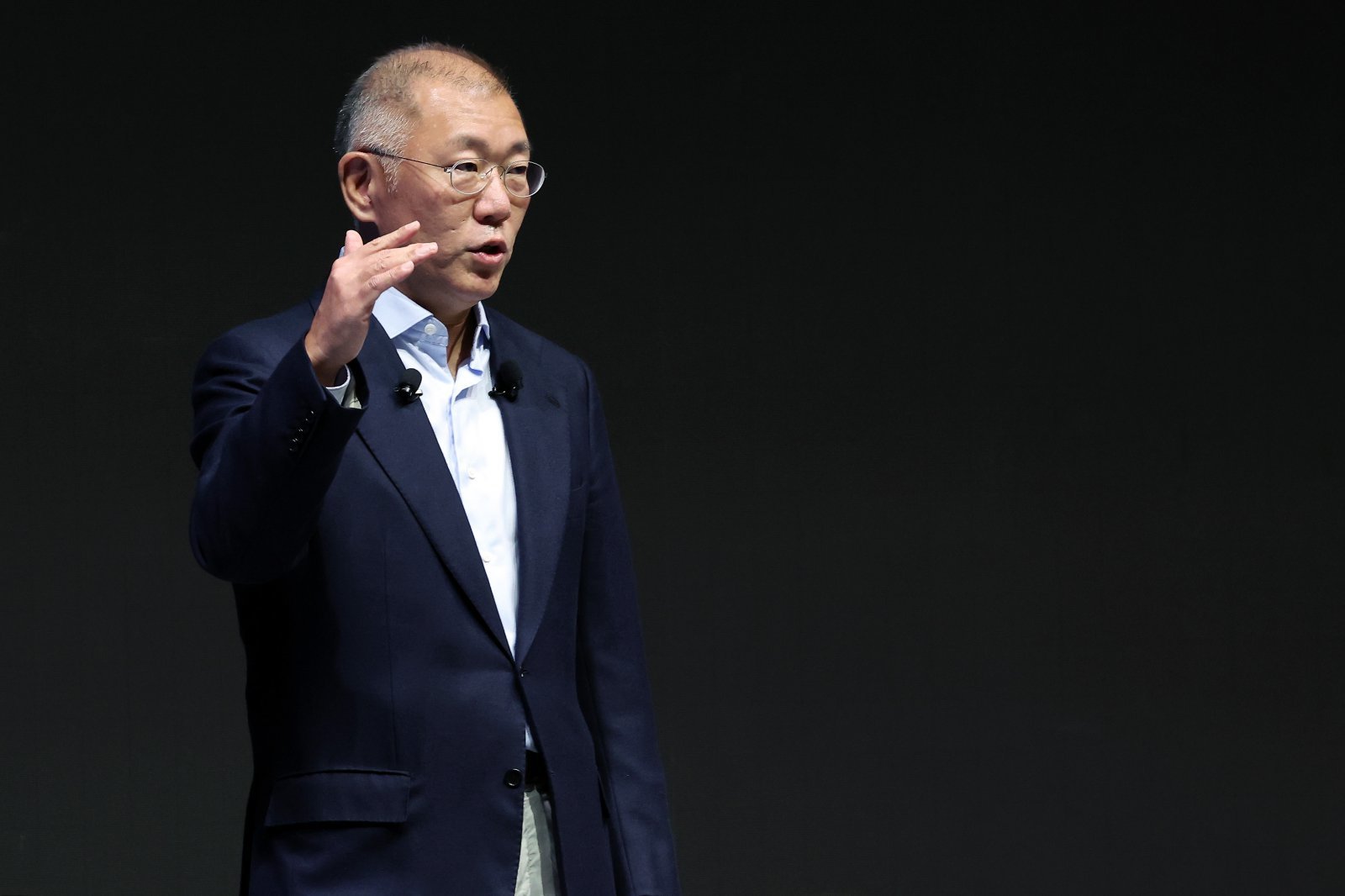 정의선 현대자동차그룹 회장이 6일 경기 고양시 현대 모터스튜디오 고양에서 열린 2025 신년회에서 신년사를 하고 있다. 2025.1.6/뉴스1