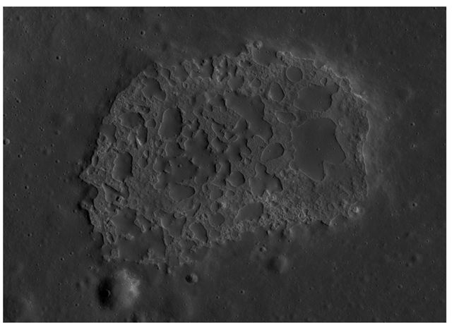 다누리호가 촬영한 달 표면 특이 지형 모습. ⓒ우주항공청