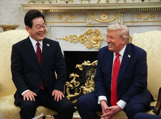 이재명 대통령과 도널드 트럼프 미국 대통령이 25일(현지시간) 미국 워싱턴DC 백악관에서 정상회담을 하고 있다. ⓒ연합뉴스