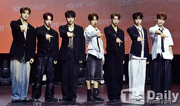 아이덴티티 유닛 유네버멧