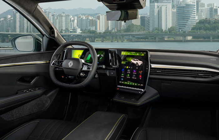 르노 세닉 E-Tech 실내