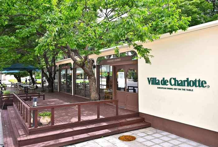 빌라드샬롯 예술의전당점 외부 전경