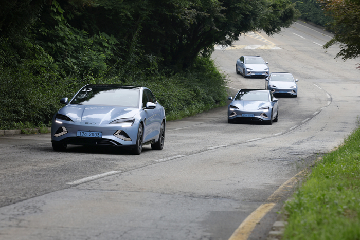 BYD 씰 다이내믹 사륜구동 도로주행모습