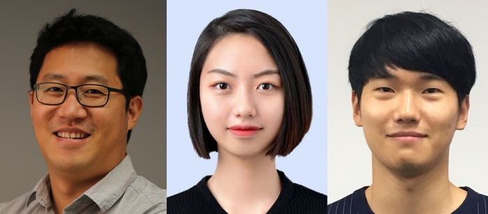 정밀하게 약물을 전달하는 무선 신경 인터페이스를 개발한 연구팀. 왼쪽부터 장경인 DGIST 교수, 송수정 석박사통합과정생, 이혁준 석박사통합과정생