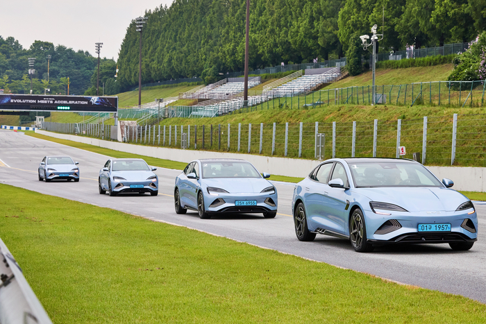 BYD 씰 다이내믹 사륜구동 트랙주행모습