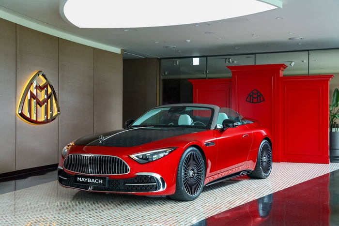 '메르세데스-마이바흐 SL 680 모노그램 시리즈 레드 앰비언스