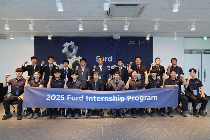 포드코리아가 미래 자동차 산업을 이끌 우수 인재를 발굴하고 전문 테크니션을 육성하는 '2025 포드 미래 인재 양성 프로그램'을 성공적으로 마무리했다.