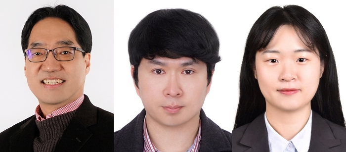 왼쪽부터 기영훈 DGIST 교수, 송홍선 박사과정생, 배유빈 석박사통합과정생