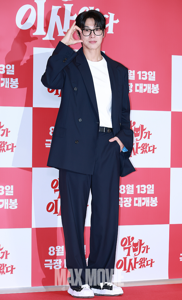 이건 첫번째 포즈. 정유진 기자
