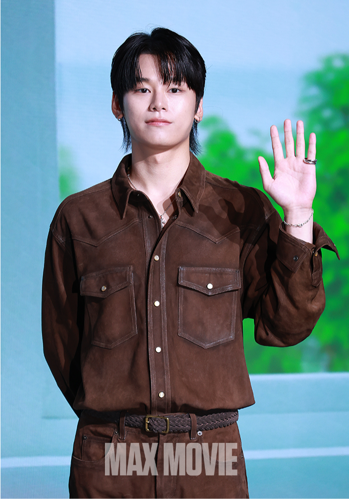 부산 사나이의 인사. 정유진 기자
