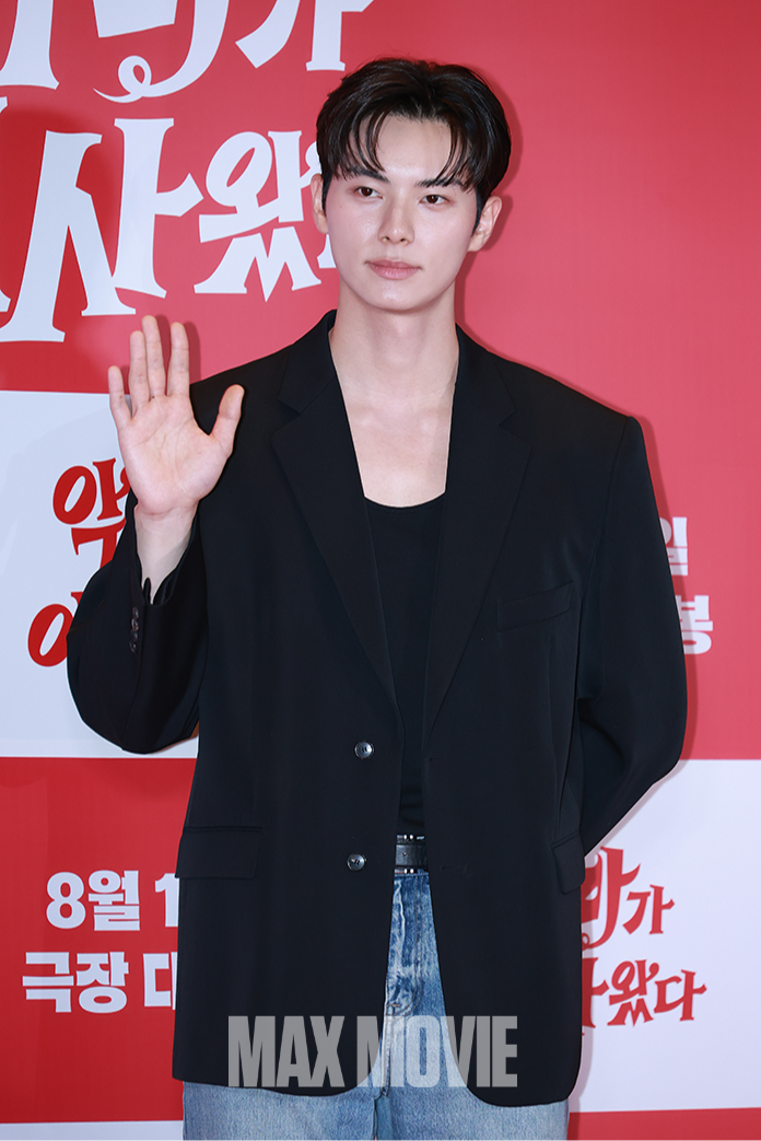 조각남의 인사. 정유진 기자