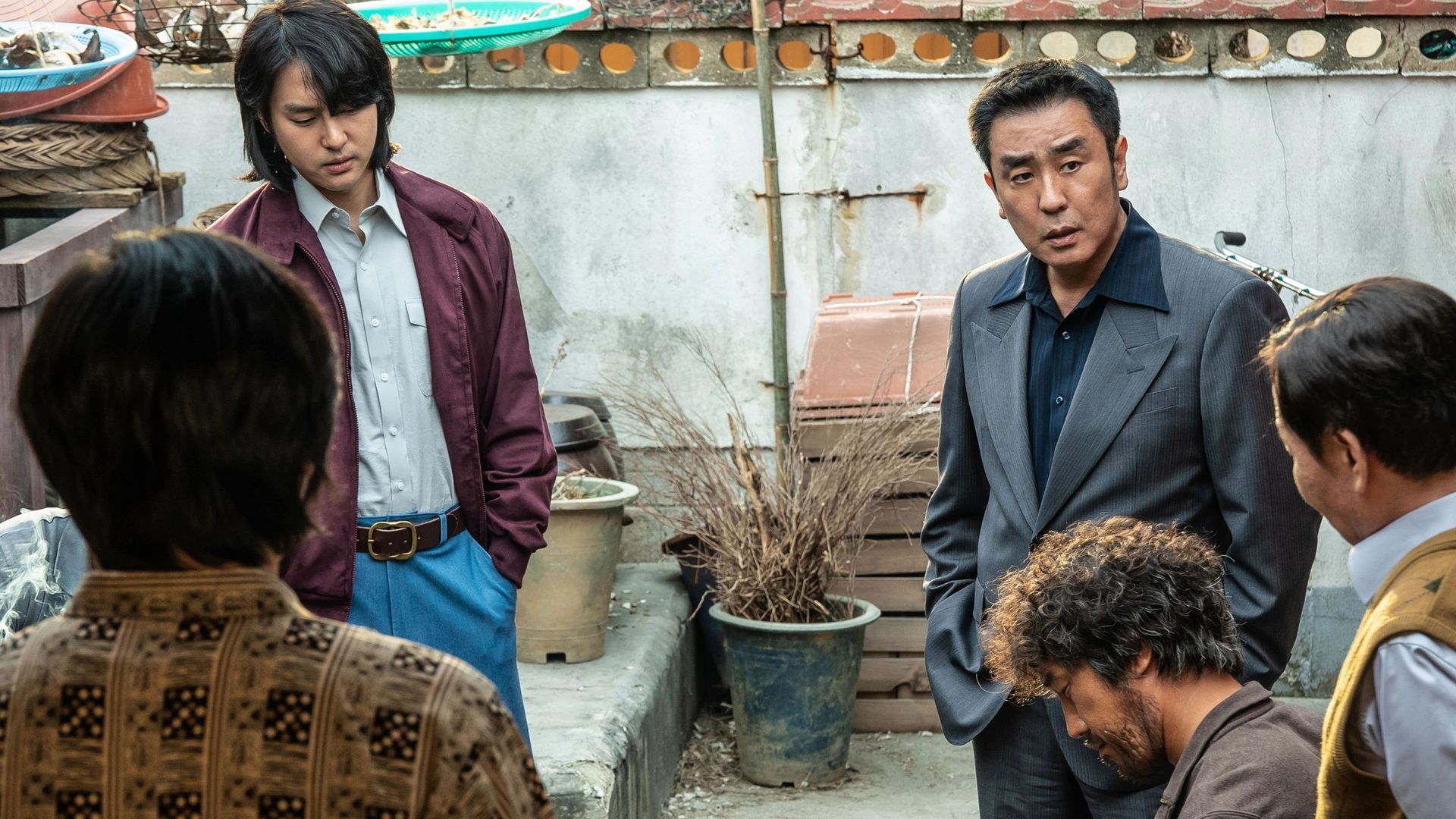 '파인: 촌뜨기들'의 한 장면. 양세종(왼쪽)과 류승룡의 모습. 사진제공=디즈니+