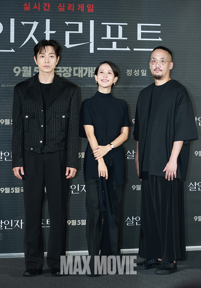 블랙으로 맞춘 의상. 정유진 기자