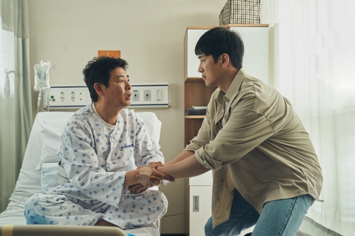 '악마가 이사왔다'에 출연한 배우 성동일과 안보현(오른쪽). 사진제공=CJ ENM