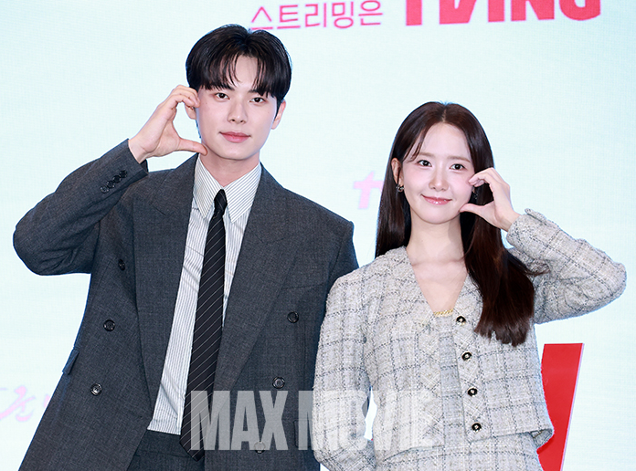 볼하트 포즈 취하는 이채민(왼쪽)과 임윤아. 정유진 기자