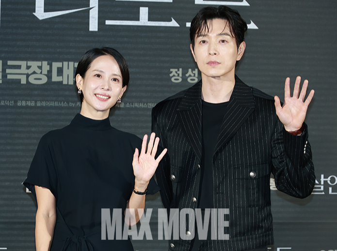 영화로 5년 만에 재회한 배우 조여정(왼쪽)과 정성일. 정유진 기자