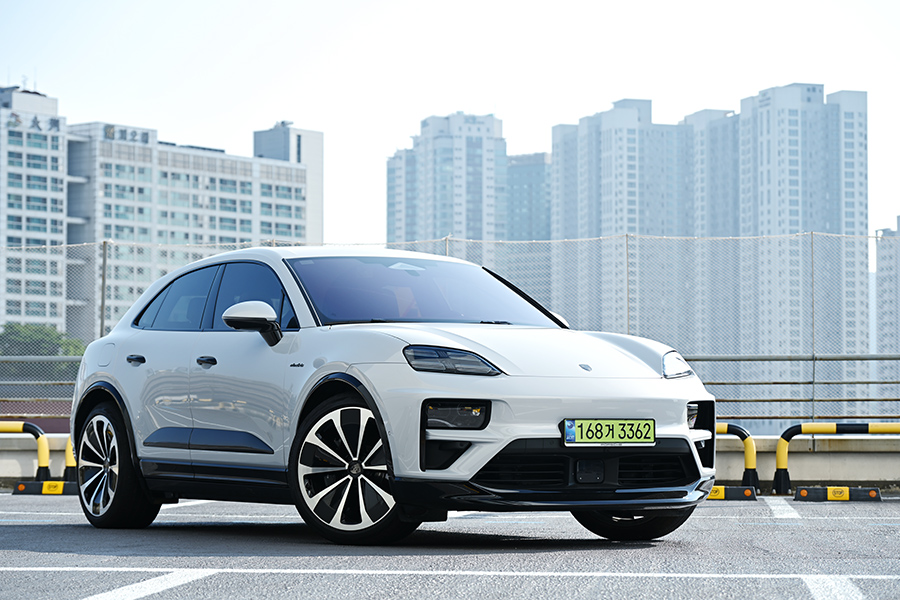 포르쉐 EV의 기조와 ‘성능의 매력’을 잇는 존재 - 포르쉐 마칸 일렉트릭 터보[별별시승]