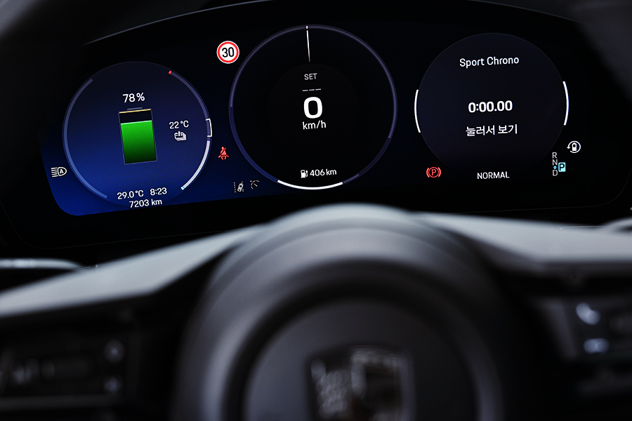 포르쉐 EV의 기조와 ‘성능의 매력’을 잇는 존재 - 포르쉐 마칸 일렉트릭 터보[별별시승]