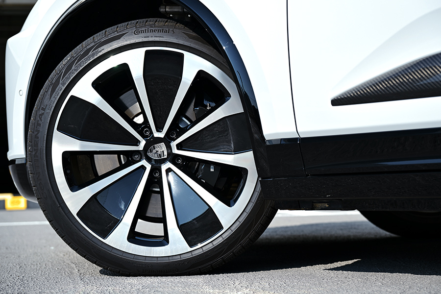 포르쉐 EV의 기조와 ‘성능의 매력’을 잇는 존재 - 포르쉐 마칸 일렉트릭 터보[별별시승]