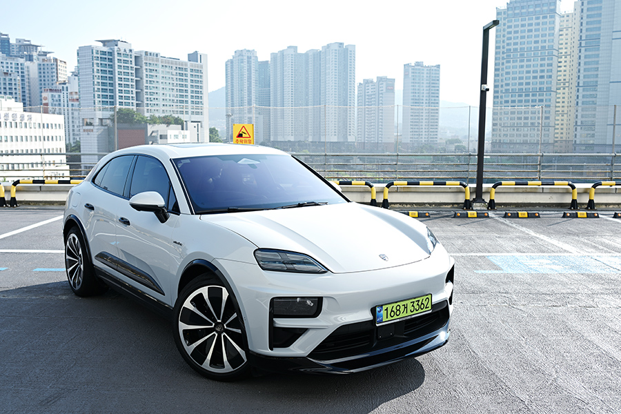 포르쉐 EV의 기조와 ‘성능의 매력’을 잇는 존재 - 포르쉐 마칸 일렉트릭 터보[별별시승]