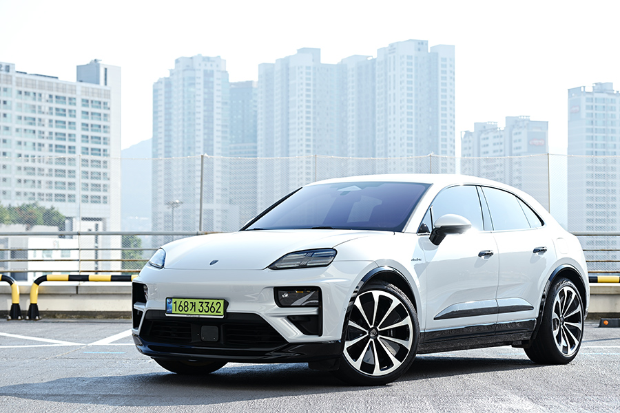 포르쉐 EV의 기조와 ‘성능의 매력’을 잇는 존재 - 포르쉐 마칸 일렉트릭 터보[별별시승]