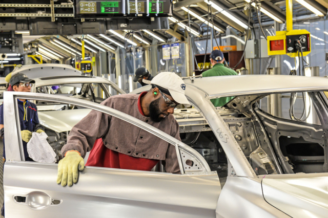 [단독] 제네시스 전기차 美생산 중단…현대차, 글로벌 공급망 재설계