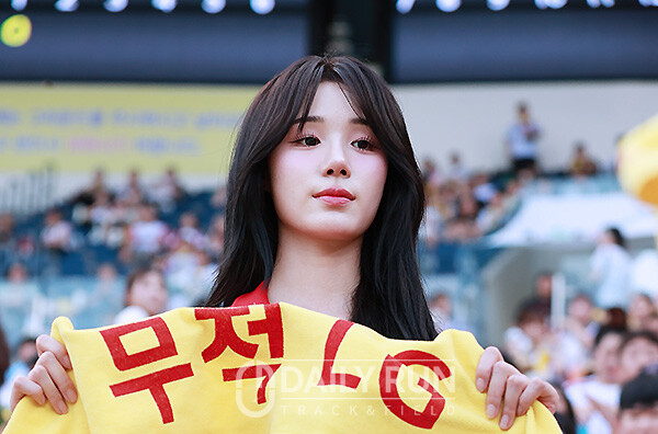LG 트윈스 신입 치어리더!...예쁜 이름의 '고애리' [치어리더＠리뷰]