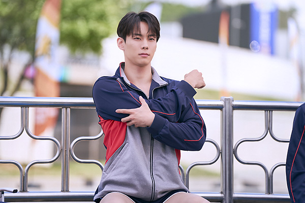 윤서빈, 장편영화 첫 데뷔! '전력질주'서 육상 선수로 깜짝 변신...극중 육상 유망주 '장근재' 역
