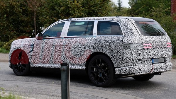 GV90 테스트카 후측면부. [사진=Autoblog]