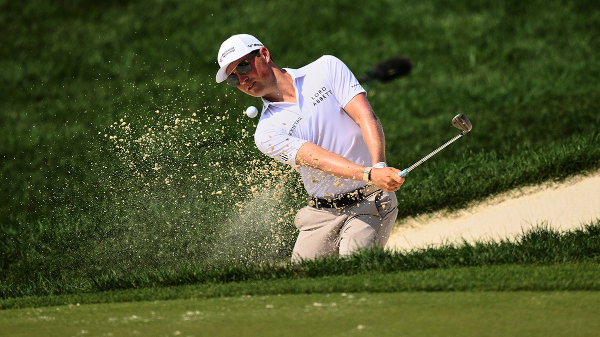 Ben Griffin shoots from the bunker