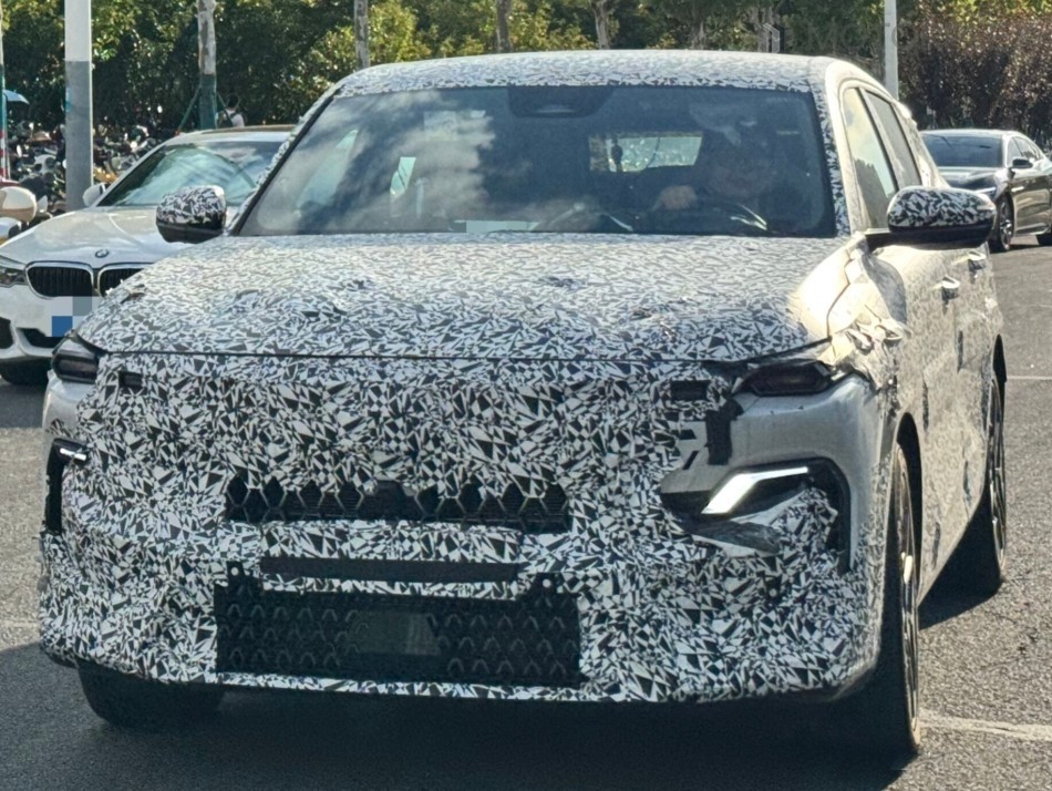 르노코리아 오로라 2 프로젝트카 시험주행