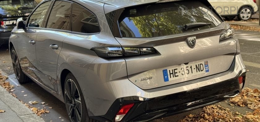 푸조 308 마이너 체인지 위장막