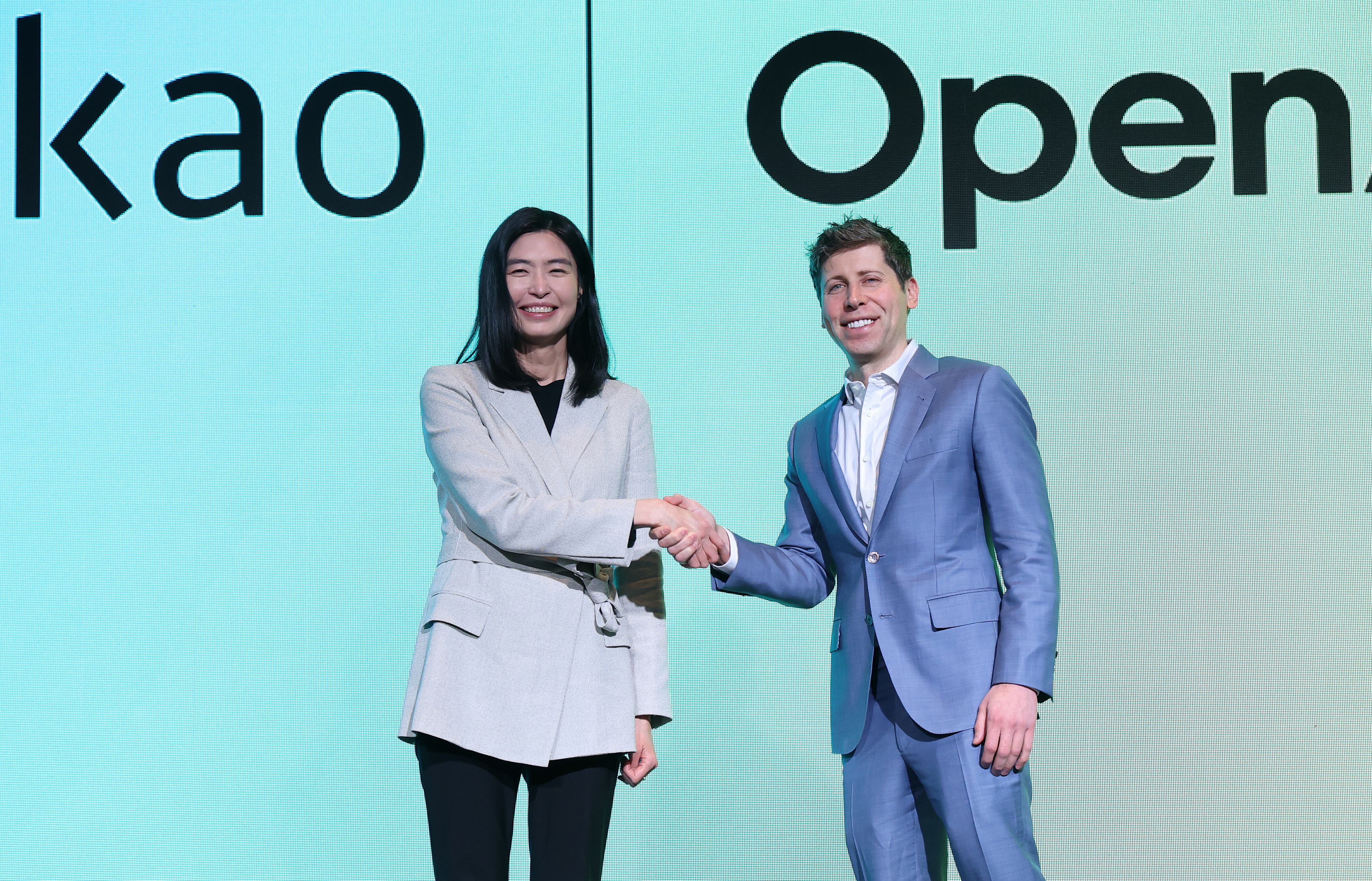 정신아 카카오 대표와 챗GPT 개발사 오픈AI의 샘 올트먼 최고경영자(CEO)./뉴스1